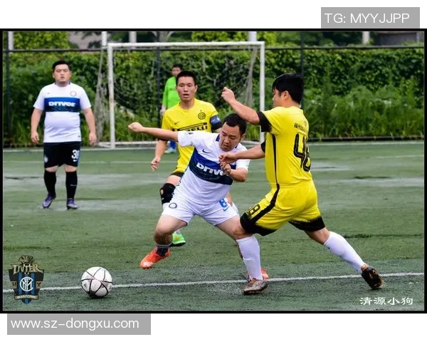 足球巨星赛后激动拥抱女友甜蜜瞬间引全场欢呼感动无数球迷